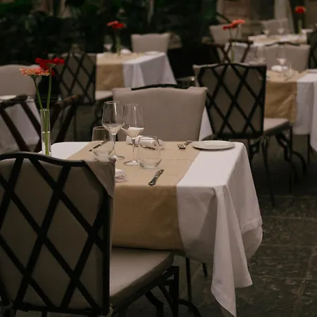 Palazzo Caracciolo 4*
