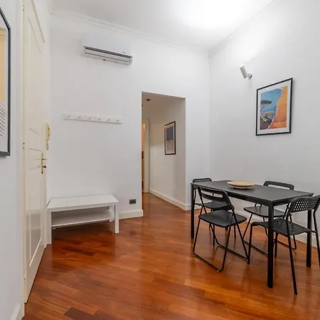 Apartment Via Atri 25