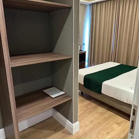 7th Floor Πανσιόν