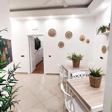 Grande & Favoloso Vicino Il Museo Madre Apartment