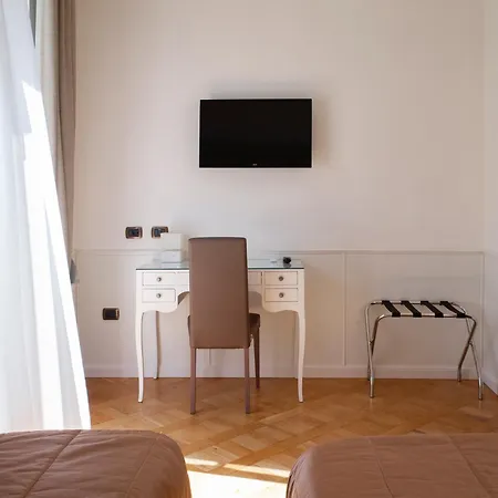 Grand Europa & Restaurant Неаполь