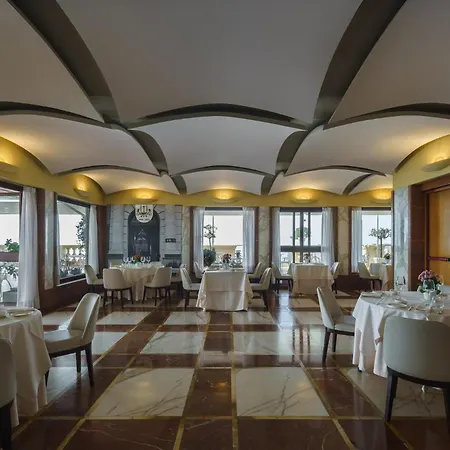Hotel Eurostars Excelsior Neapel