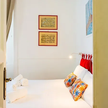 La Casa Di Famiglia By Napoliapartments Апартаменты *