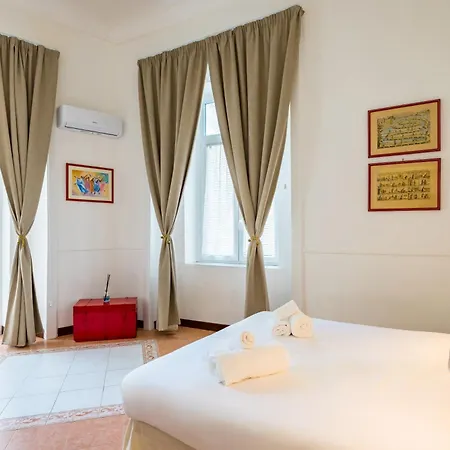 La Casa Di Famiglia By Napoliapartments Апартаменты *