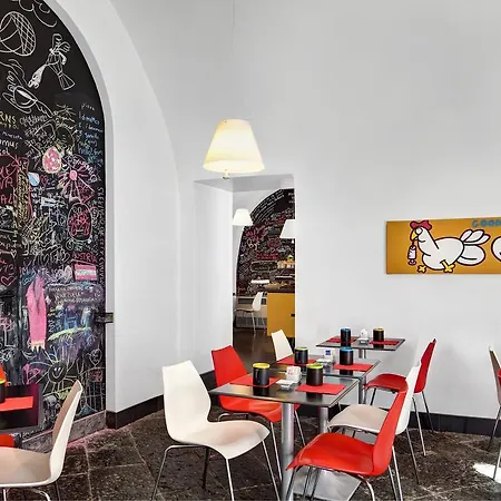 贝里尼广场公寓酒店