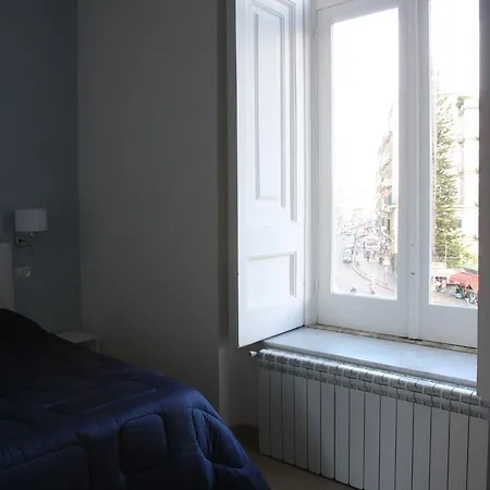 Base Mergellina Oda ve Kahvaltı 3*