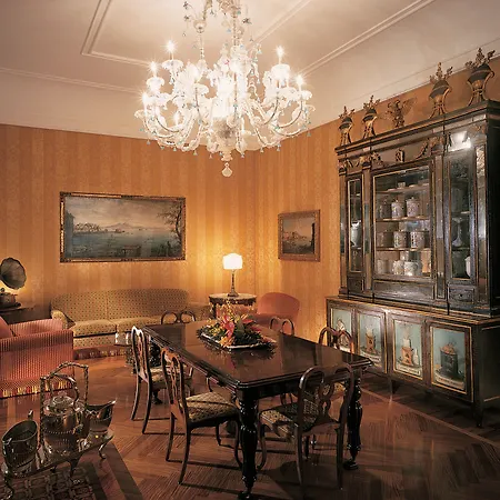 Hotel Grand Vesuvio