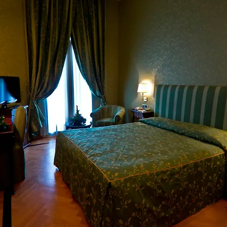 Hotel Grand Vesuvio 5*