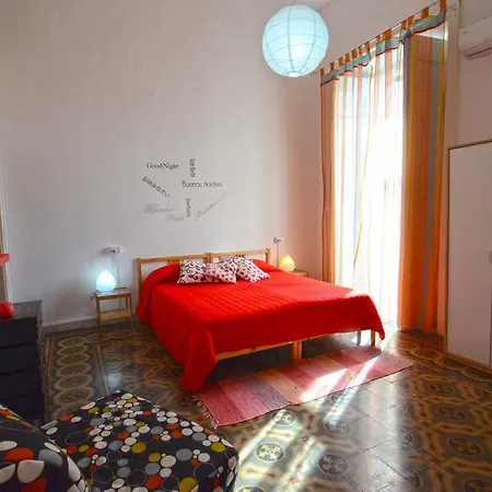 Tecla Naples