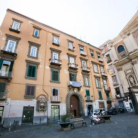Largo Donnaregina *