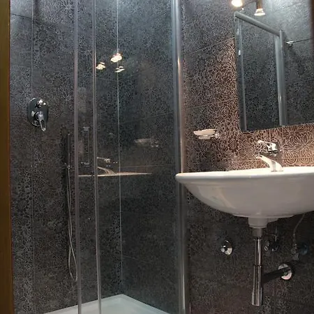 鲁纳罗莎酒店