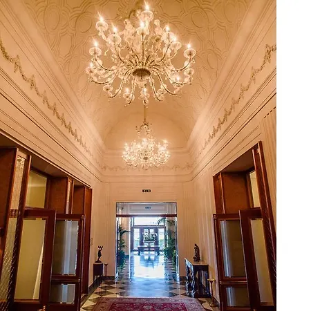 Grand Vesuvio Hotel