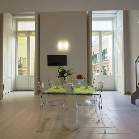 Palazzo D'auria 아파트호텔