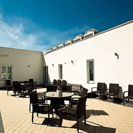 Stelle The Businest Hotel