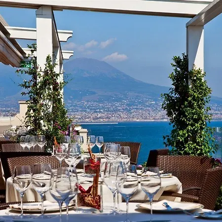 Hotel Grand Vesuvio 5*