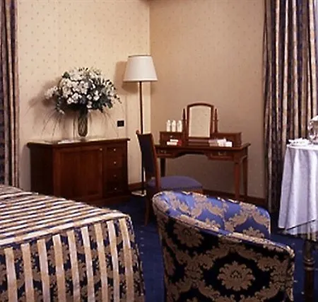 Grand Santa Lucia 4* نابولي