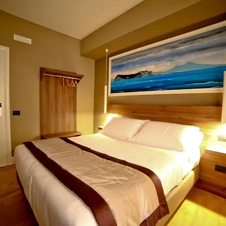 7th Floor Πανσιόν 3*