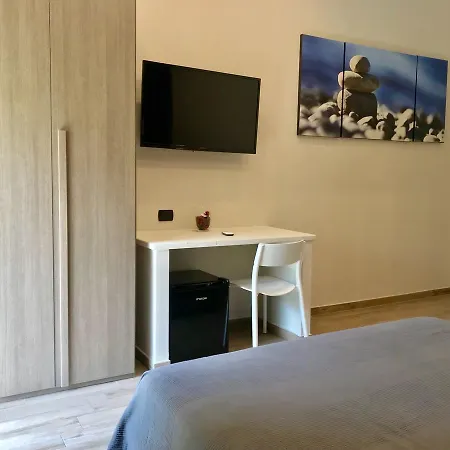 Interno 10 Cavour 2* Naples