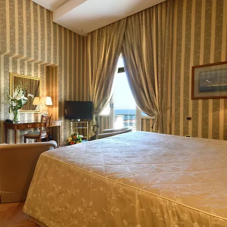 Hotel Grand Vesuvio 5*