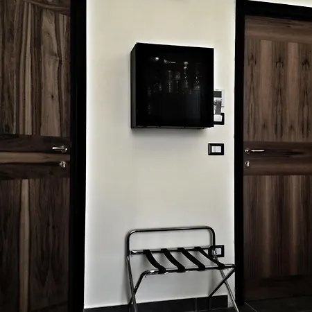 Hotel Art Piazza Carita' 4*