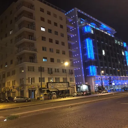 Hall In نابولي