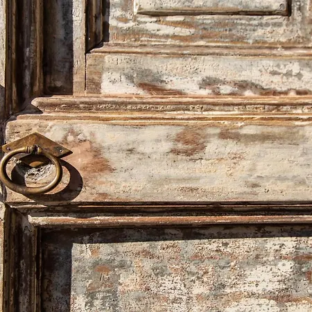 Artemisia Domus - Centro Storico 2*
