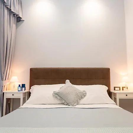 Bed & Breakfast Vico Milano 18 *