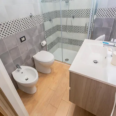 Bed & Breakfast Vico Milano 18 *