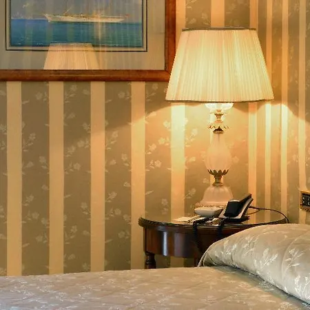 Hotel Grand Vesuvio 5*