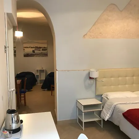 Base Mergellina Oda ve Kahvaltı