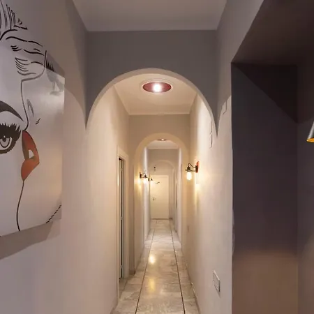H Boutique Naples