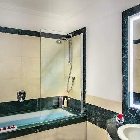 Grand Santa Lucia 4* نابولي