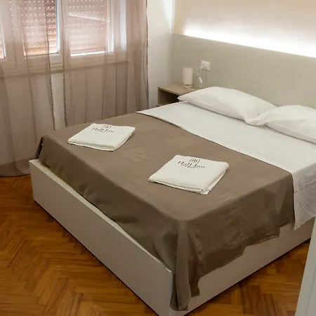 Bed & Breakfast Hall In 2*