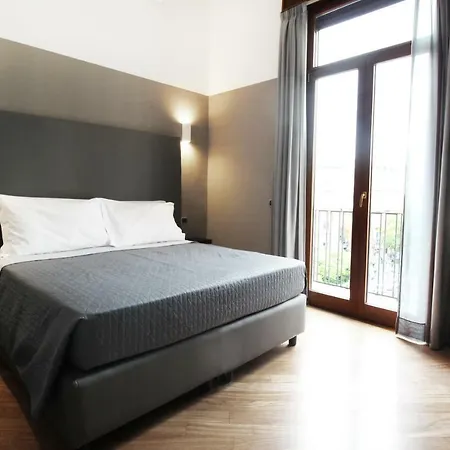 Piazza Carita Pensión 4*