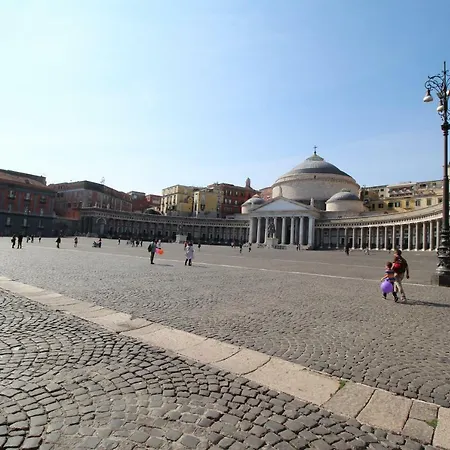 Piazza Carita Pensión Nápoles