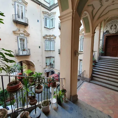 The Spanish Palace, Suites, Rooms, & Terraces 3* Naples