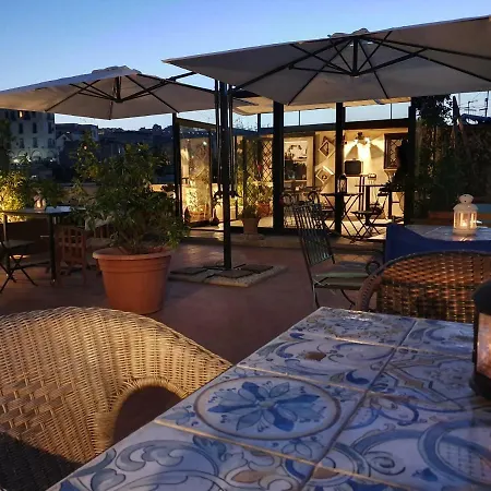 The Spanish Palace, Suites, Rooms, & Terraces 3* Naples