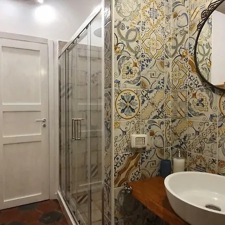 The Spanish Palace, Suites, Rooms, & Terraces Bed & Breakfast Naples