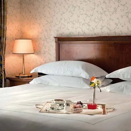 Grand Santa Lucia 4* نابولي