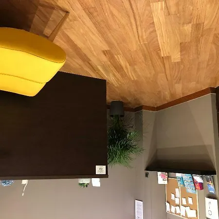 Piazza Carita 4*
