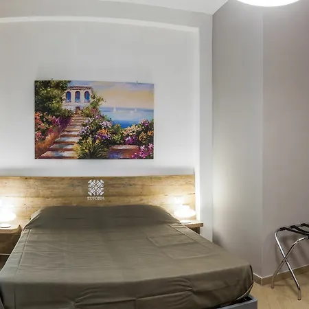 Euforia - Tre Sedi - Three Locations 2* Неаполь