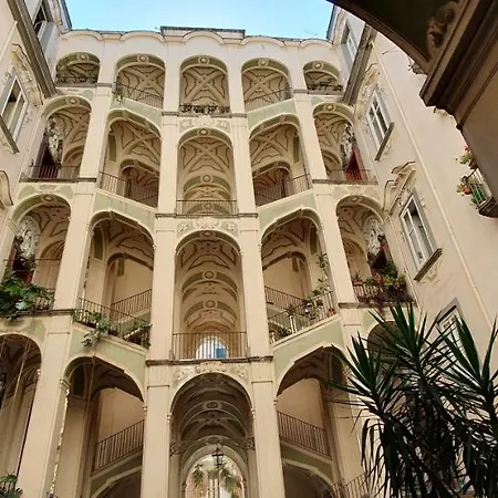 The Spanish Palace, Suites, Rooms, & Terraces 3* Naples