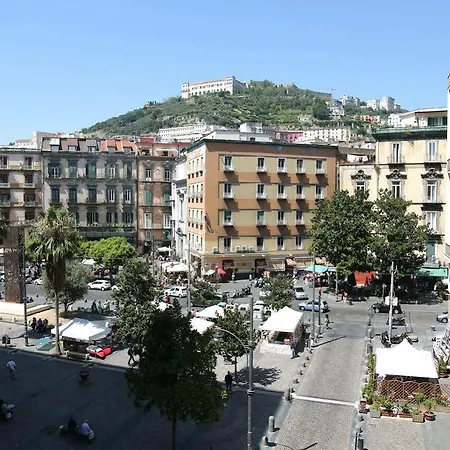 Art Piazza Carita' Neapol