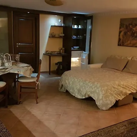 Apartment Domus Ugo Naples