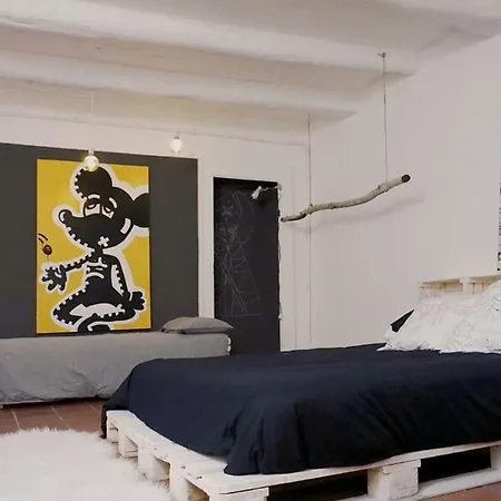 Casa vacanze Art House In The Artist Workspace In The Center *