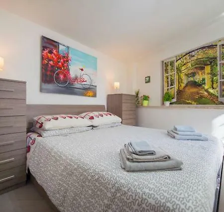 Garden House In Apartment Naples