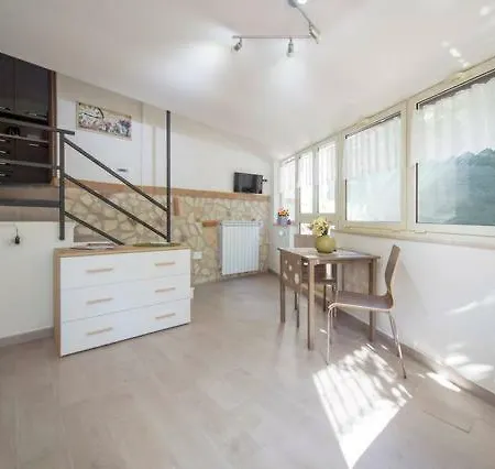 Apartment Garden House In Naples