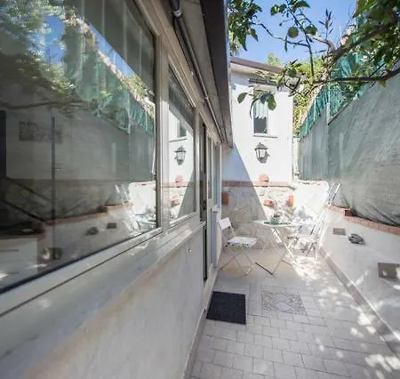 Garden House In Naples