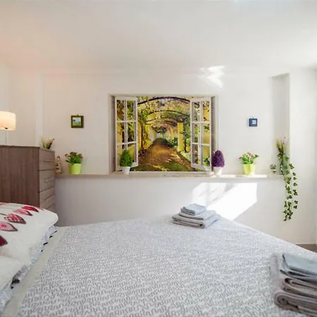 Garden House In Apartment Naples