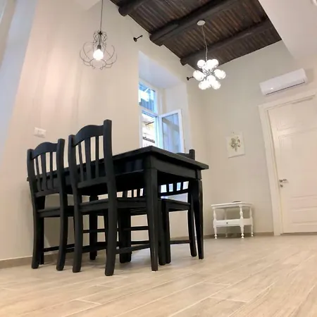 Teatro Nuovo Apartment *
